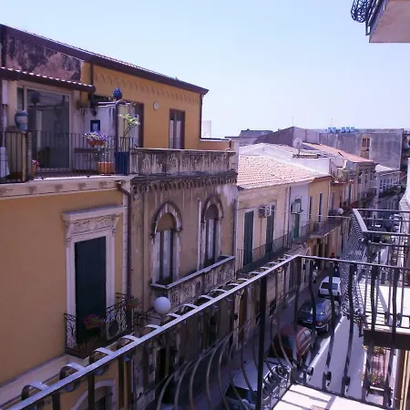 Casa Vanni Vicino Al Mare Giardini Naxos
